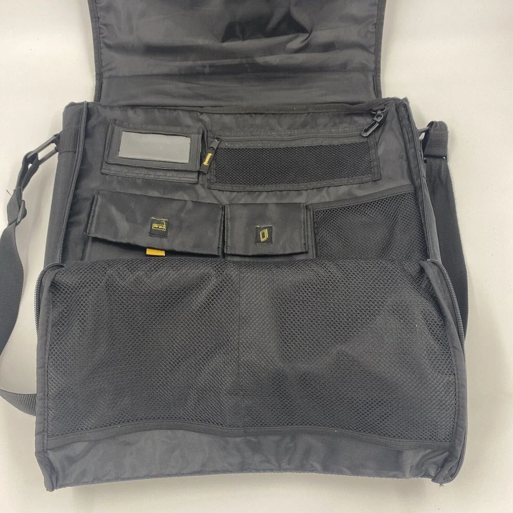 Targus Laptop Bag Citigear Messenger TCG200 Travel Black 16x14x3‎ Storage Tablet